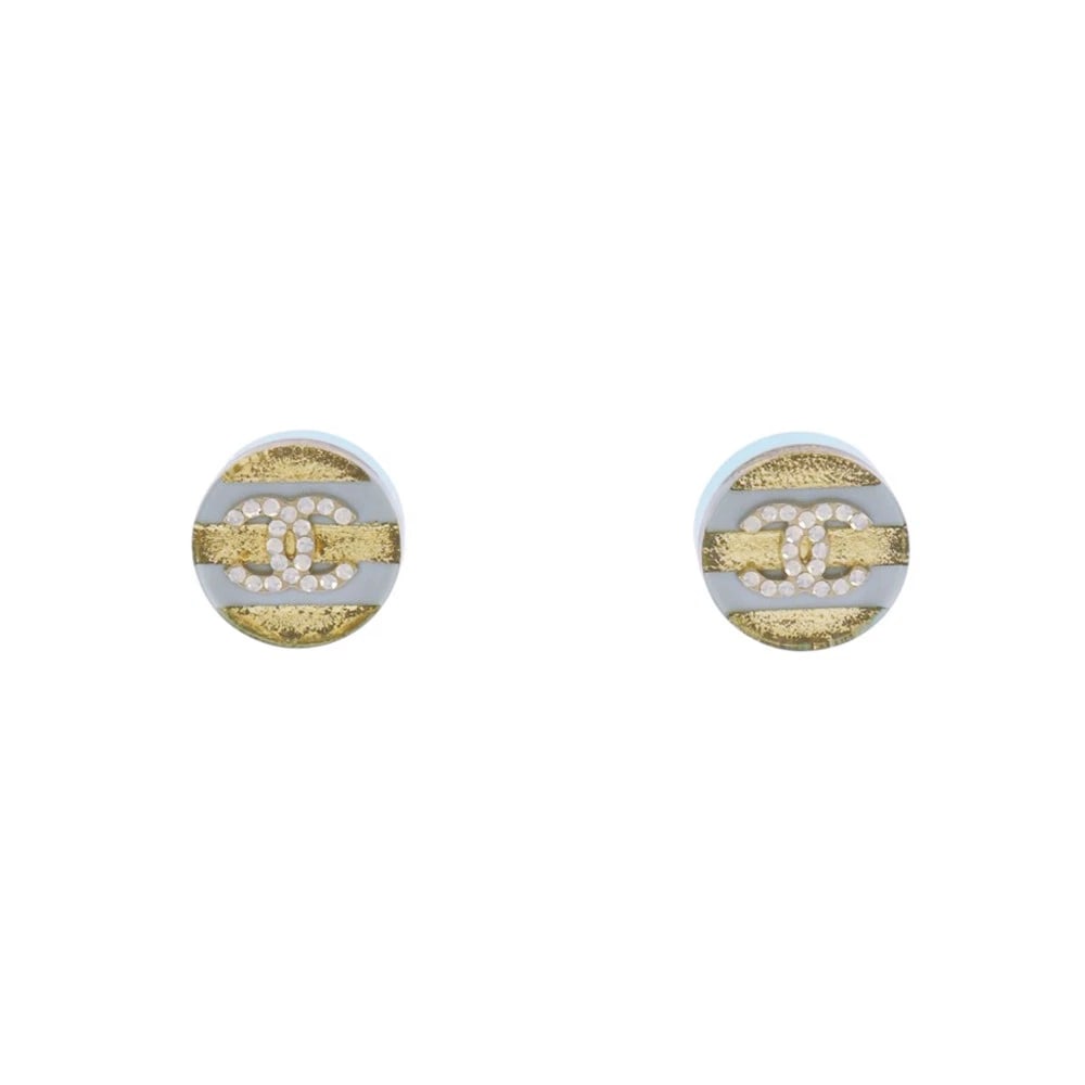 CHANEL LOGO COCO MARK PIERCING: CHANEL Logo COCO Mark Piercing Brand: CHANEL Type/Style: Piercing Material: Resin system, Color: gold / white Size: Size(CM) 12.9mm x 12.9mm Accessories: None Accessories Notice: When purchasing