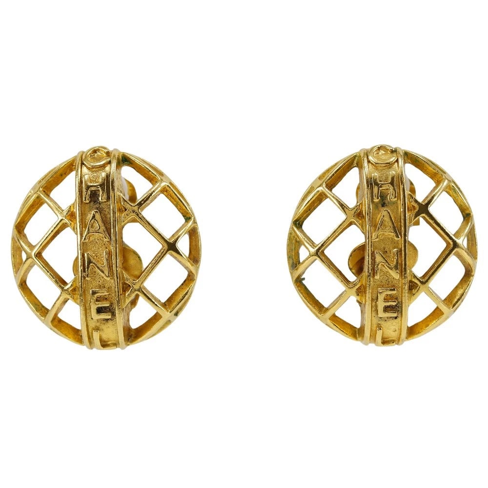 CHANEL LOGO EARRING: CHANEL logo Earring Brand: CHANEL Type/Style: Earring Material: Plated Gold, Color: Gold Size: Size(CM) 28mm x 27mm Accessories: None Accessories Notice: When purchasing pre-owned goods, p