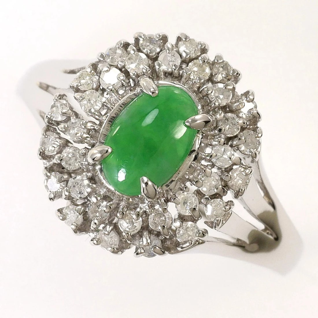 PT900 PLATINUM RING, JADEITE AND DIAMOND: PT900 Platinum Ring, Jadeite and Diamond Brand: Unbranded Type/Style: Band ring Material: Platinum 900, Main Stone Natural, Jade Color: Platinum Size: US 6 Accessories: None Accessories Notice: When