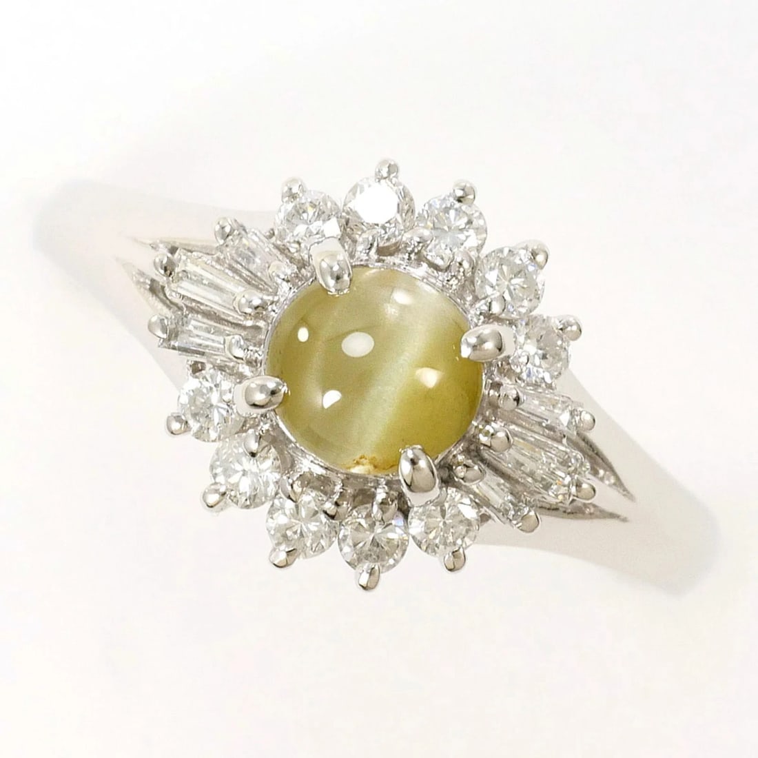 PT900 PLATINUM RING, CHRYSOBERYL CAT'S EYE STONE DIAMOND: PT900 Platinum Ring, Chrysoberyl Cat's Eye Stone Diamond Brand: Unbranded Type/Style: Band ring Material: Platinum 900, Main Stone Cat's eye, Natural Color: Platinum Size: US 6.5 Accessories: None