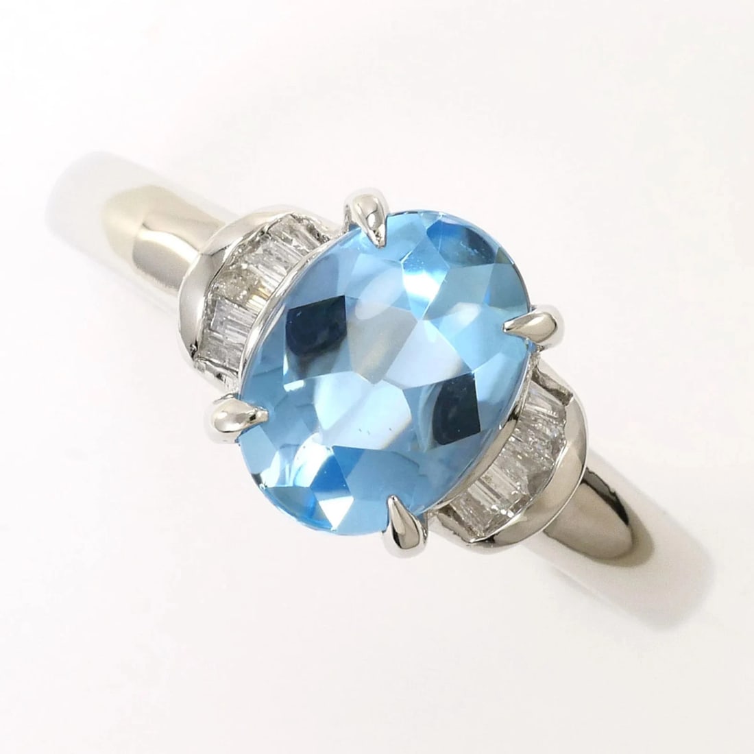 PT900 PLATINUM RING WITH AQUAMARINE AND DIAMOND: PT900 Platinum Ring with Aquamarine and Diamond Brand: Unbranded Type/Style: Band ring Material: Platinum 900, Main Stone Aquamarine, Natural Color: Platinum Size: US 5.5 Accessories: None