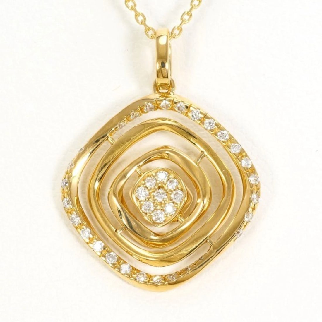 18K (18-KARAT) YELLOW GOLD NECKLACE WITH DIAMOND: 18K (18-karat) Yellow Gold Necklace with Diamond Brand: Unbranded Type/Style: Necklace Material: Yellow gold (18K), Main Stone Natural Color: Yellow gold Size: Length: 45cm Accessories: None