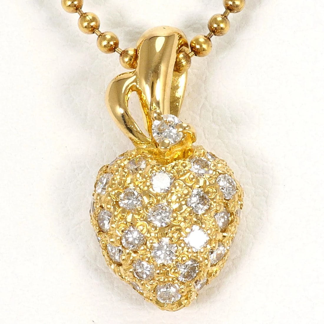 18K (18-KARAT) YELLOW GOLD NECKLACE WITH DIAMOND: 18K (18-karat) Yellow Gold Necklace with Diamond Brand: Unbranded Type/Style: Necklace Material: Yellow gold (18K), Main Stone Natural Color: Yellow gold Size: Length: 41cm Accessories: None <