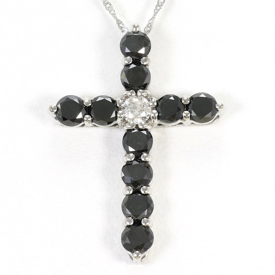 18K WHITE GOLD (WG) AND PLATINUM (PT850) NECKLACE: 18K White Gold (WG) and Platinum (PT850) Necklace Brand: Unbranded Type/Style: Necklace Material: Platinum 850, White gold (18K), Main Stone Natural Color: Black, White gold Size: Length: 41cm Acc