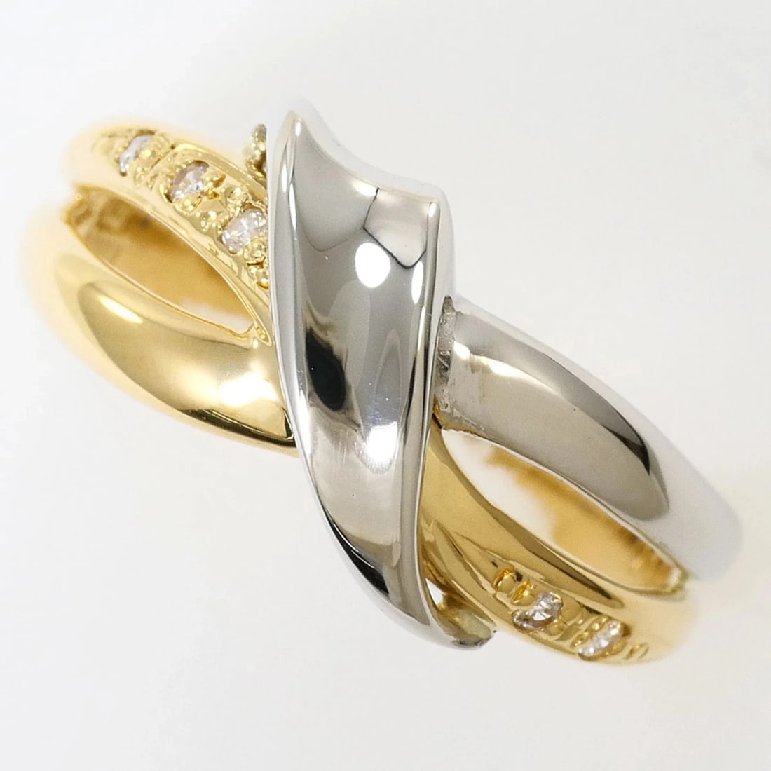 PT900 PLATINUM 18K YELLOW GOLD RING WITH DIAMOND: PT900 Platinum 18K Yellow Gold Ring with Diamond Brand: Unbranded Type/Style: Band ring Material: Platinum 900, Yellow gold (18K), Main Stone Natural Color: Platinum, Yellow gold Size: US 4.5 Acce