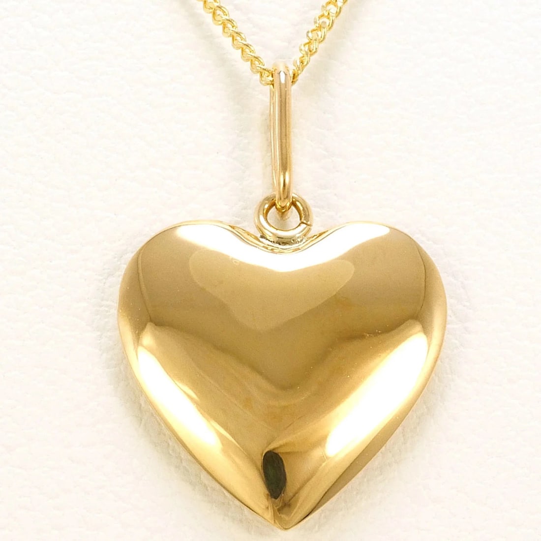 18K (18-KARAT) YELLOW GOLD NECKLACE: 18K (18-karat) Yellow Gold Necklace Brand: Unbranded Type/Style: Necklace Material: Yellow gold (18K), Color: Yellow gold Size: Length: 45cm Accessories: None Accessories Notice: When purc