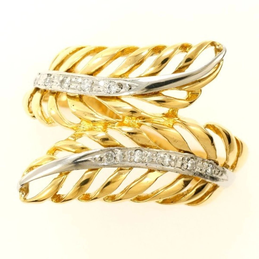 PT900 PLATINUM 18K YELLOW GOLD RING WITH DIAMOND: PT900 Platinum 18K Yellow Gold Ring with Diamond Brand: Unbranded Type/Style: Band ring Material: Platinum 900, Main Stone Natural Color: Platinum Size: US 6 Accessories: None Accessories