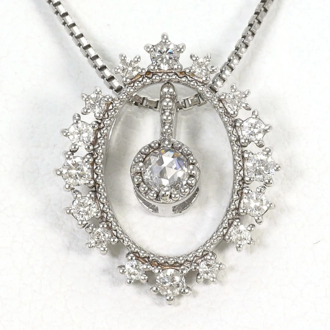 18K (18-KARAT WHITE GOLD) NECKLACE WITH DIAMONDS: 18K (18-karat white gold) necklace with diamonds Brand: Unbranded Type/Style: Necklace Material: White gold (18K), Main Stone Natural Color: White gold Size: Length: 45cm Accessories: None