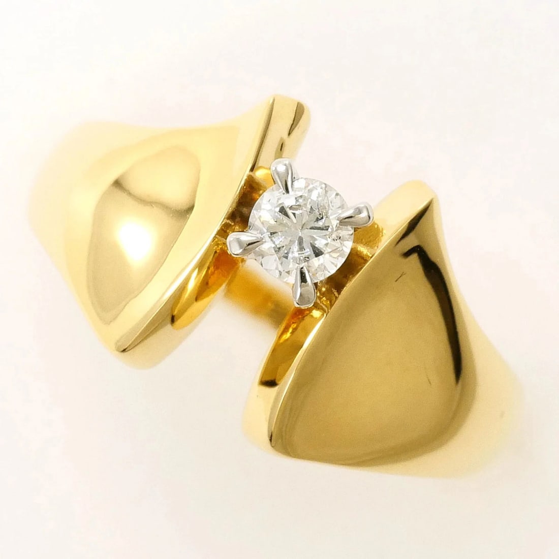 PT900 PLATINUM 18K YELLOW GOLD RING WITH DIAMOND: PT900 Platinum 18K Yellow Gold Ring with Diamond Brand: Unbranded Type/Style: Band ring Material: Platinum 900, Yellow gold (18K), Main Stone Natural Color: Platinum, Yellow gold Size: US 6.5 Acce