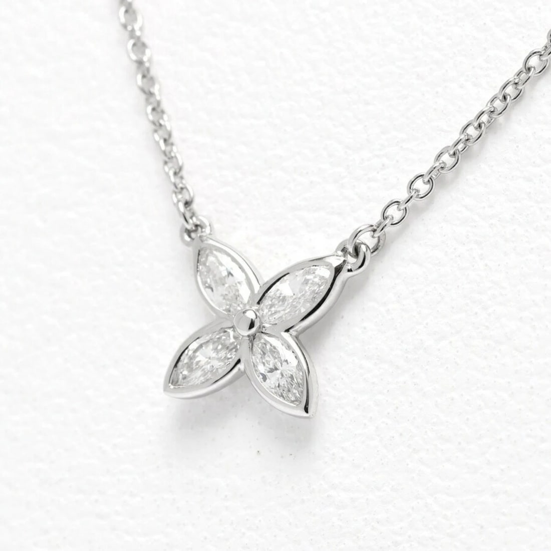 TIFFANY & CO. VICTORIA DIAMOND NECKLACE, PT950 PLATINUM: Tiffany & Co. Victoria Diamond Necklace, Pt950 Platinum Brand: Tiffany Type/Style: Necklace Material: Platinum 950, Main Stone Victoria Color: Silver Size: Length: 40cm Accessories: None A
