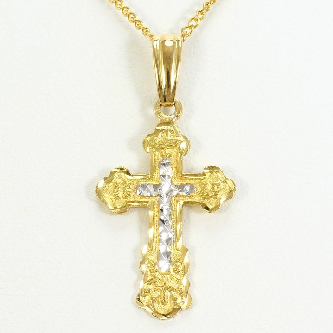 18K (18-KARAT) YELLOW GOLD NECKLACE: 18K (18-karat) Yellow Gold Necklace Brand: Unbranded Type/Style: Necklace Material: White gold (18K), Yellow gold (18K), Color: White gold, Yellow gold Size: Length: 40 cm Accessories: None