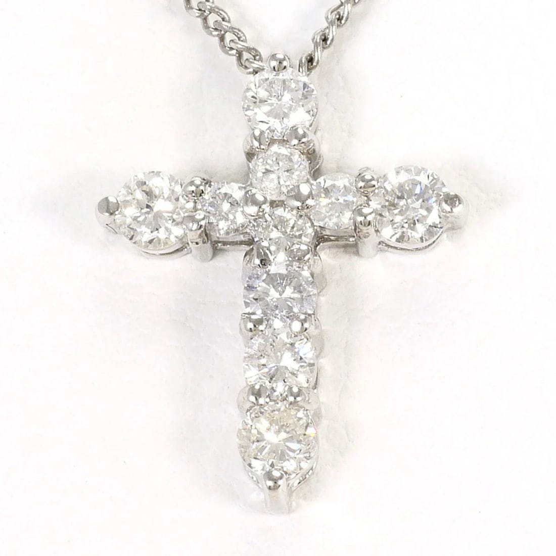 PT900 PLATINUM / PT850 NECKLACE WITH DIAMOND: PT900 Platinum / PT850 Necklace with Diamond Brand: Unbranded Type/Style: Necklace Material: Platinum 850, Platinum 900, Main Stone Natural Color: Platinum Size: Length: 39cm Accessories: None