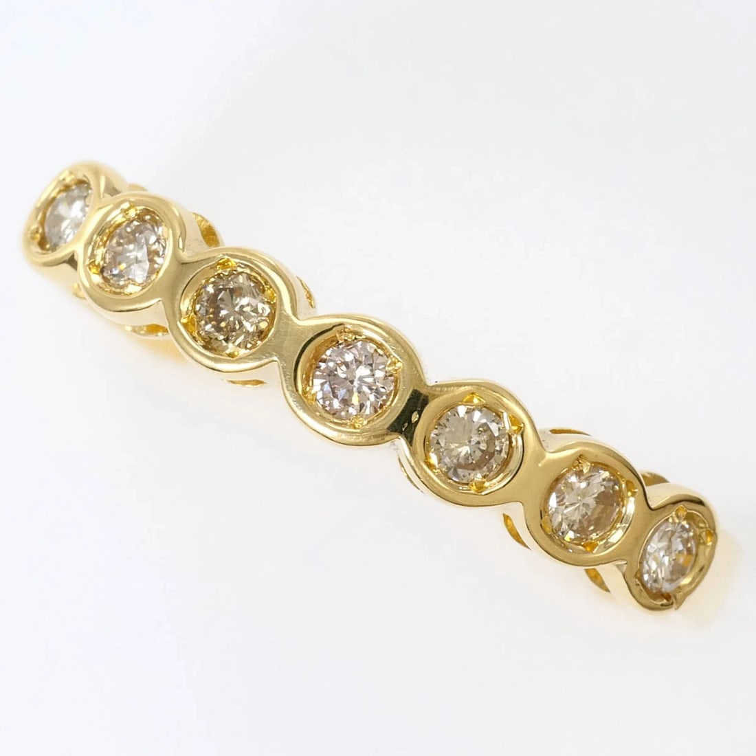 18K (18-KARAT) YELLOW GOLD RING WITH DIAMOND: 18K (18-karat) Yellow Gold Ring with Diamond Brand: Unbranded Type/Style: Band ring Material: Yellow gold (18K), Main Stone Natural Color: Yellow gold Size: US 6.5 Accessories: None Access