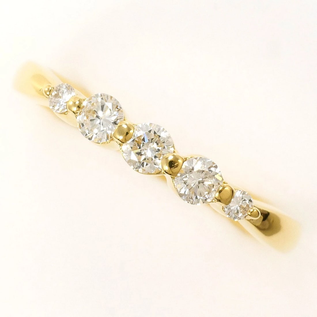 18K (18-KARAT) YELLOW GOLD RING WITH DIAMOND: 18K (18-karat) Yellow Gold Ring with Diamond Brand: Unbranded Type/Style: Band ring Material: , Main Stone Natural Color: Yellow gold Size: US 6.5 Accessories: None Accessories Notice: Whe