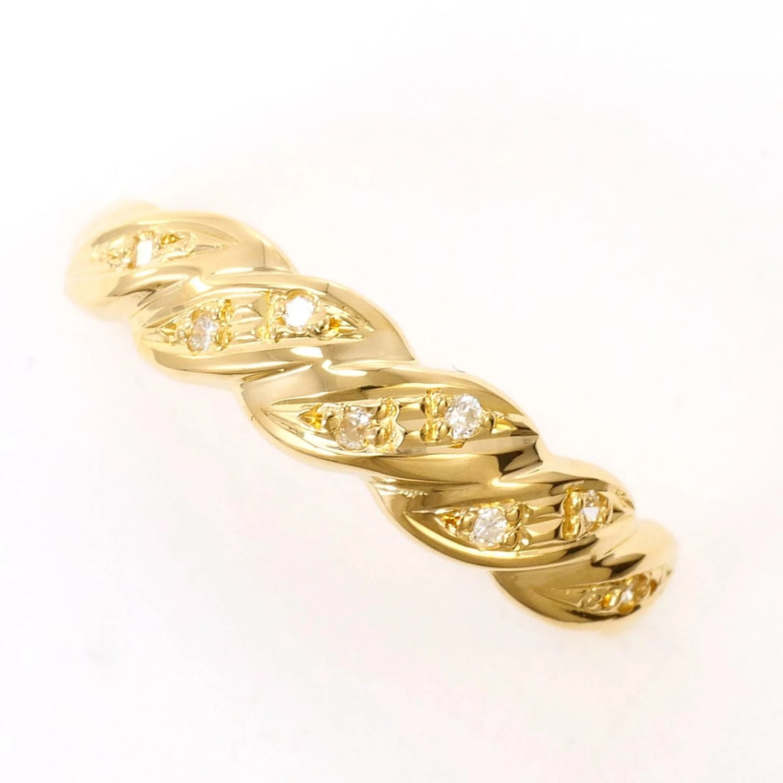 18K (18-KARAT) YELLOW GOLD RING WITH A DIAMOND: 18K (18-karat) yellow gold ring with a diamond Brand: Unbranded Type/Style: Band ring Material: Yellow gold (18K), Main Stone Natural Color: Yellow gold Size: US 5 Accessories: None Access