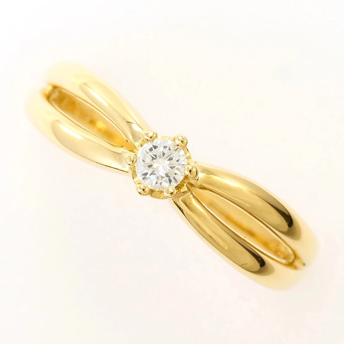 18K (18-KARAT) YELLOW GOLD RING WITH DIAMOND: 18K (18-karat) Yellow Gold Ring with Diamond Brand: Unbranded Type/Style: Band ring Material: Yellow gold (18K), Main Stone Natural Color: Yellow gold Size: US 7 Accessories: None Accessor