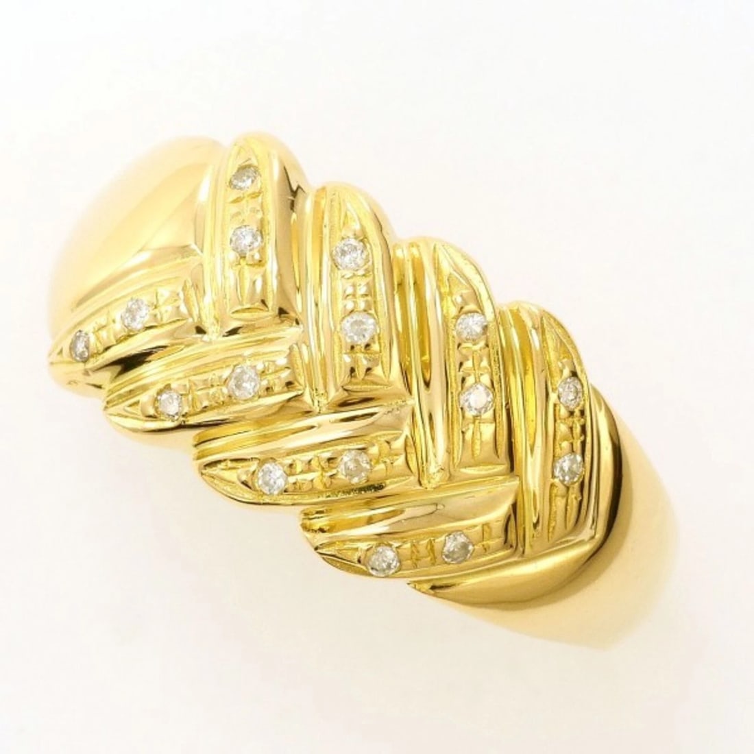 18K (18-KARAT) YELLOW GOLD RING WITH DIAMOND: 18K (18-karat) Yellow Gold Ring with Diamond Brand: Unbranded Type/Style: Band ring Material: Yellow gold (18K), Main Stone Natural Color: Yellow gold Size: US 7.5 Accessories: None Access