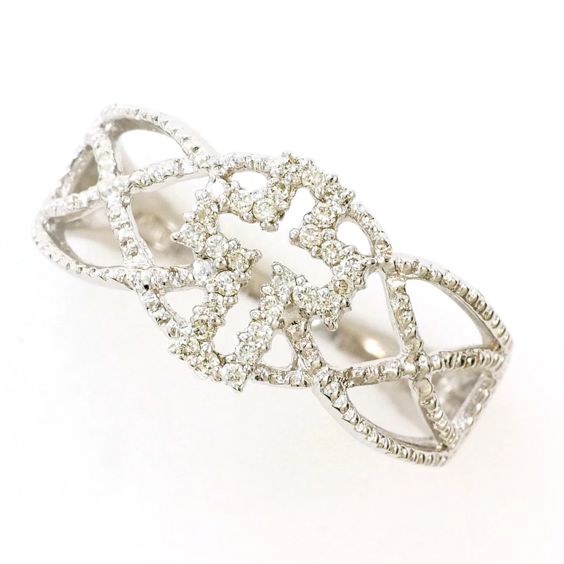 18K (18-KARAT WHITE GOLD) RING WITH A DIAMOND: 18K (18-karat white gold) ring with a diamond Brand: Unbranded Type/Style: Band ring Material: White gold (18K), Main Stone Natural Color: White gold Size: US 6.5 Accessories: None Accesso