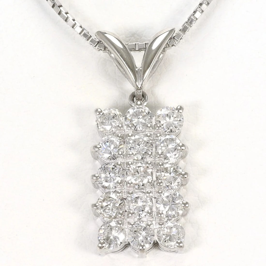 PT900 PLATINUM / PT850 NECKLACE WITH DIAMOND: PT900 Platinum / PT850 Necklace with Diamond Brand: Unbranded Type/Style: Necklace Material: Platinum 850, Platinum 900, Main Stone Natural Color: Clear, Platinum Size: Length: 40cm Accessories: None