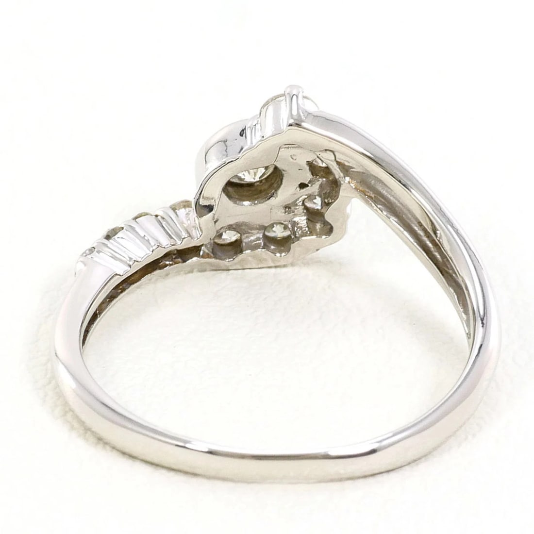 PT900 PLATINUM RING WITH DIAMOND - 3