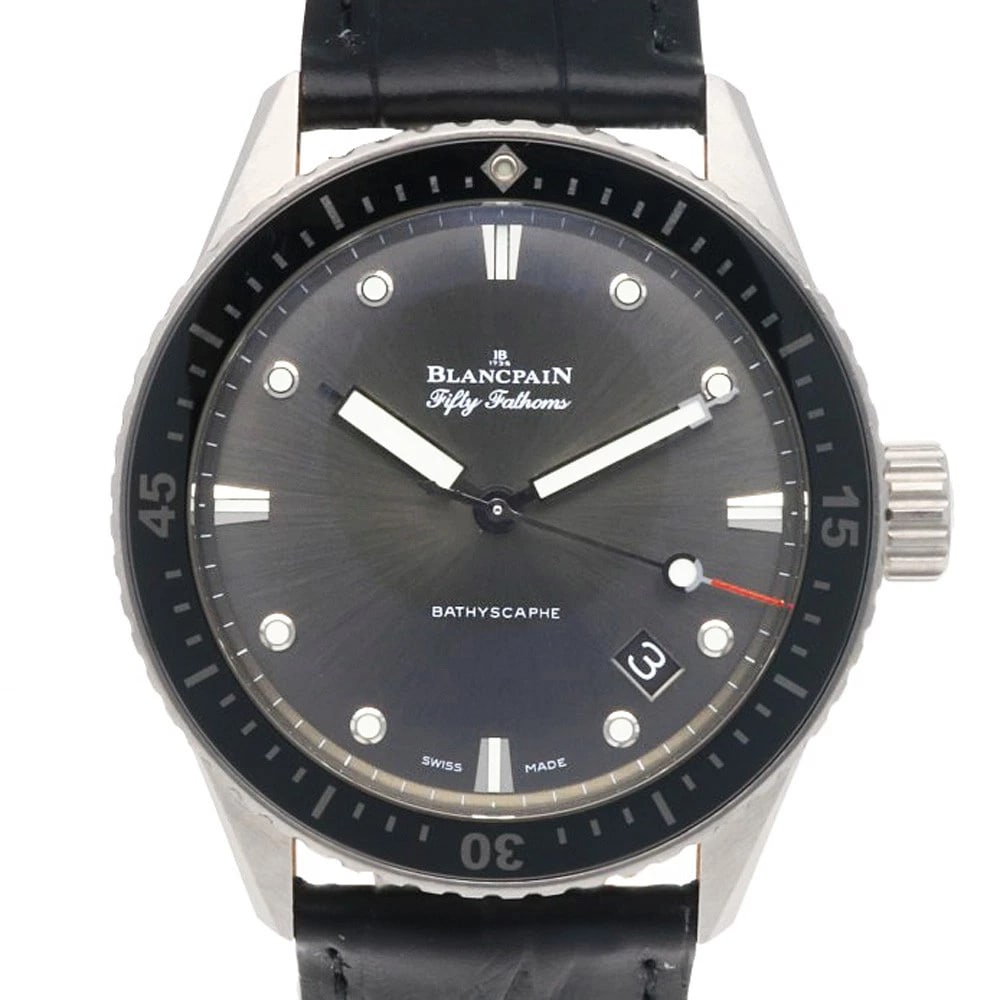 BLANCPAIN BATIS CALFSKIN WATCHES STAINLESS STEEL WATCH: Blancpain Batis Calfskin Watches Stainless Steel Watch Brand: Blancpain Type/Style: Wristwatch Material: Case : Stainless Steel Band : leather Color: Silver / gray x black Size: Case Diameter:43.0mm B