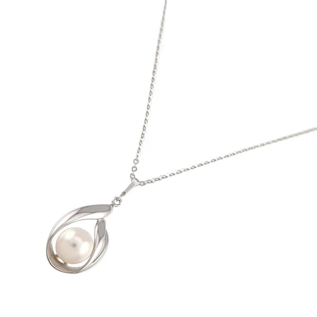 MIKIMOTO AKOYA PEARL NECKLACE 18K WHITE GOLD 750: MIKIMOTO Akoya Pearl Necklace 18K White Gold 750 Brand: MIKIMOTO Type/Style: Necklace Material: 750White Gold, Main Stone Akoya Pearl Color: White Gold Size: internal circumference of the chain:15.7in