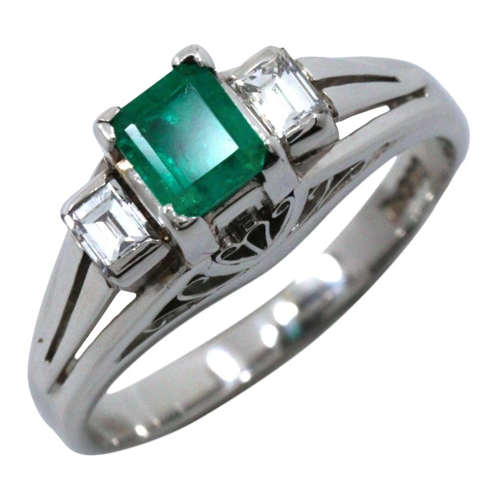 RING PT900PLATINUM/EMERALD/DIAMOND: Ring Pt900Platinum/Emerald/diamond Brand: no brand Type/Style: Ring Material: Pt900Platinum, Main Stone Emerald Color: Silver Size: 3.7(US Size) Accessories: None Accessories Notice: When purchasing