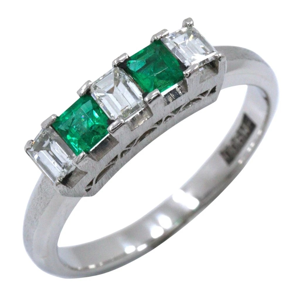 RING PT900PLATINUM/EMERALD/DIAMOND: Ring Pt900Platinum/Emerald/diamond Brand: no brand Type/Style: Ring Material: Pt900Platinum, Main Stone Emerald Color: Silver Size: 4.7(US Size) Accessories: None Accessories Notice: When purchasing