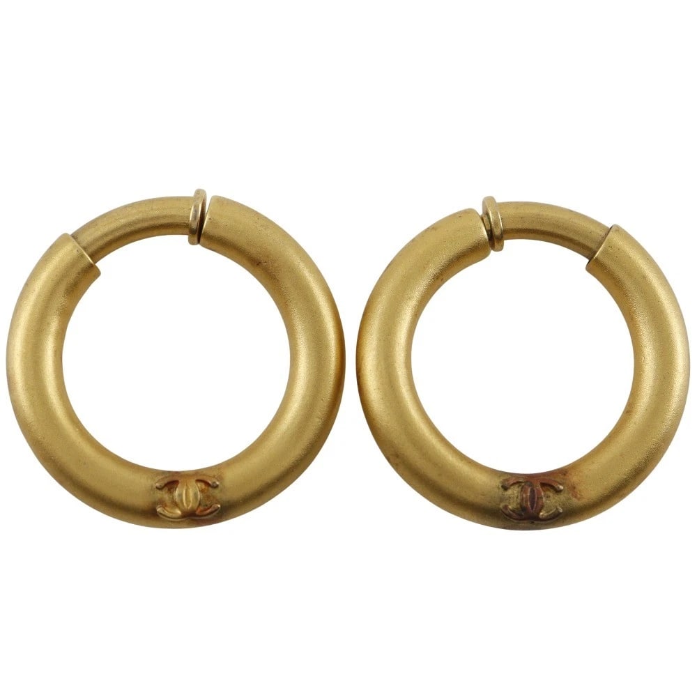 CHANEL COCO MARK LOOP EARRING: CHANEL COCO Mark Loop Earring Brand: CHANEL Type/Style: Earring Material: Plated Gold, Color: Gold Size: Size(CM) 35mm x 7mm Accessories: None Accessories Notice: When purchasing pre-owned