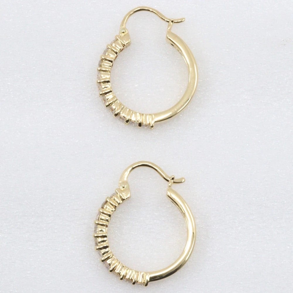 HALF ETERNITY PIERCING LOOP DIAMOND K18 YELLOW GOLD: Half eternity Piercing loop diamond K18 yellow gold Brand: no brand Type/Style: Piercing Material: K18 yellow gold, Color: YG Size: Size(CM) 22.5mm x 18.5mm Post width?0.9mm Accessories: None