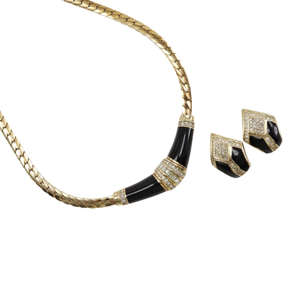 DIOR EARING SET NECKLACE PLATED GOLD: Dior Earing set Necklace Plated Gold Brand: Dior Type/Style: Necklace Material: Plated Gold, Color: Gold Size: Size(CM) Neck around?41.0cm Accessories: None Accessories Notice: When purchasing
