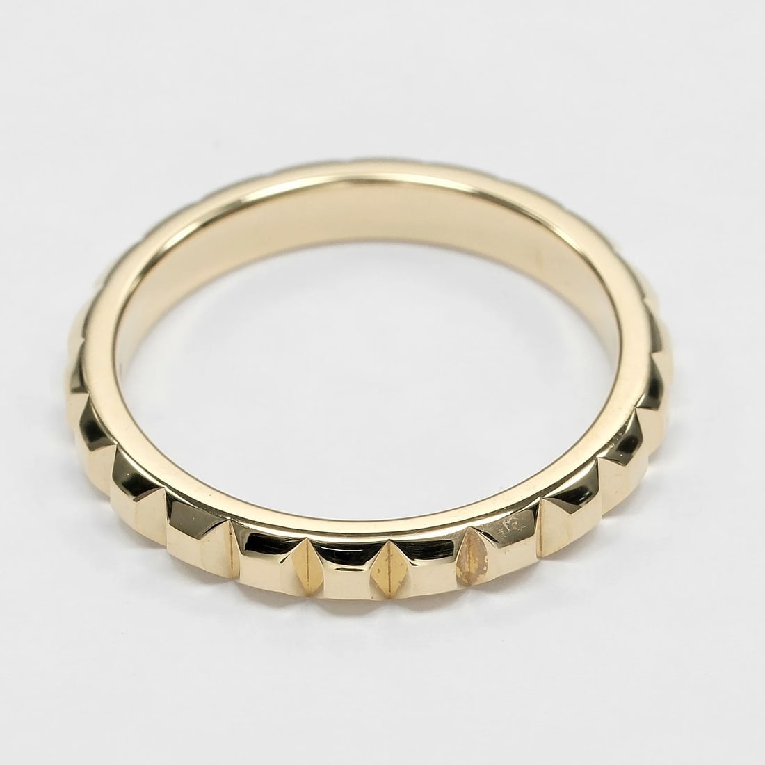 BOUCHERON QUATRE CLOS DE PARIS MEDIUM RING: Boucheron Quatre Clos de Paris Medium Ring Brand: Boucheron Type/Style: Ring Material: K18 yellow gold, Color: YG Size: 4.9(US Size) Accessories: None Accessories Notice: When purchasing pre-owned