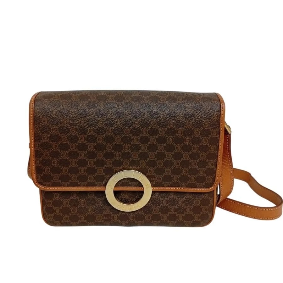 CELINE BAG: CIRCLE LOGO SHOULDER BROWN: CELINE Bag: Circle Logo Shoulder Brown Brand: CELINE Type/Style: Shoulder Bag Material: Exterior Material Leather Color: Exterior Color Brown Size: (approx. W8.7 ? H7.1 ? D2.8 inch) Accessories: None