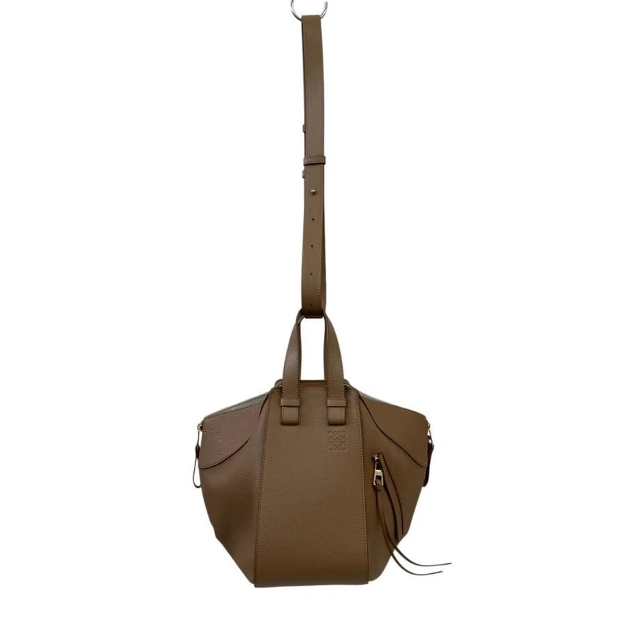 LOEWE BAG: HAMMOCK SMALL BEIGE: LOEWE Bag: Hammock Small Beige Brand: LOEWE Type/Style: Shoulder Bag Material: Exterior Material Leather Color: Exterior Color Beige Size: (approx. W6.7 ? H9.8 ? D10.6 inch) Accessories: None