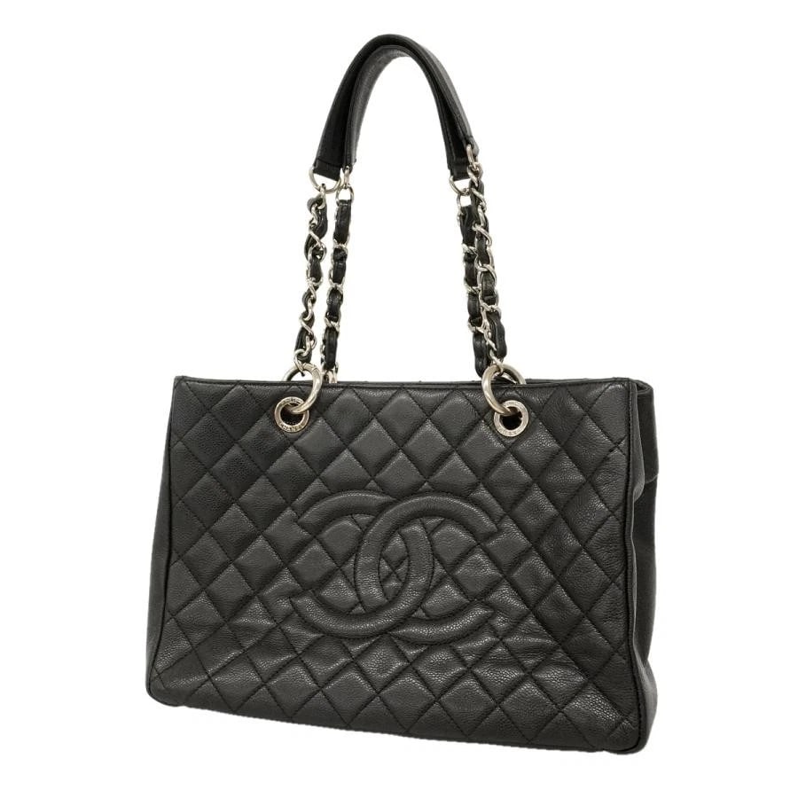 CHANEL TOTE BAG: MATELASSE CHAIN TOTE BLACK GRAINED CALFSKIN: CHANEL Tote Bag: Matelasse Chain Tote Black Grained calfskin Brand: CHANEL Type/Style: Tote Material: Exterior Material Leather Color: Exterior Color Black Size: (approx. W13.0 ? H9.4 ? D4.9 inch)