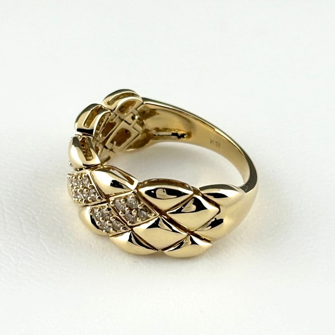 MELEE DIAMOND DESIGN RING YG RING 18K: Melee Diamond Design Ring Yg Ring 18K Brand: Unbranded Type/Style: Ring Material: 18K YG, Main Stone Natural Color: YG Size: US7.5 to 8 Accessories: None Accessories Notice: When purchasin