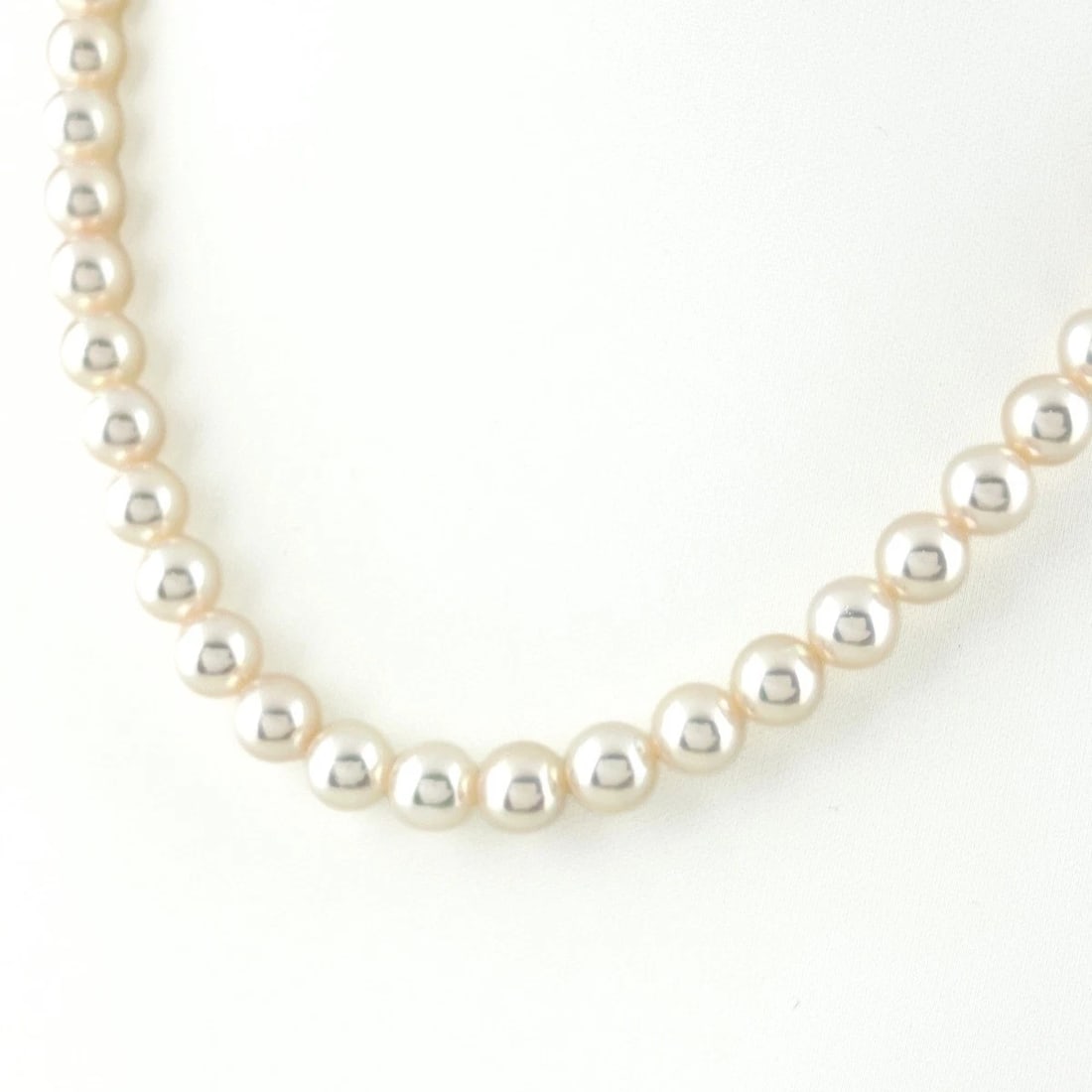 PEARL DESIGN NECKLACE SILVER PEARL NECKLACE SV: Pearl Design Necklace Silver Pearl Necklace Sv Brand: Unbranded Type/Style: Necklace Material: SV, Main Stone Pearl /Secondary Stone:Natural Color: None Size: 43cm(16.9") Accessories: None