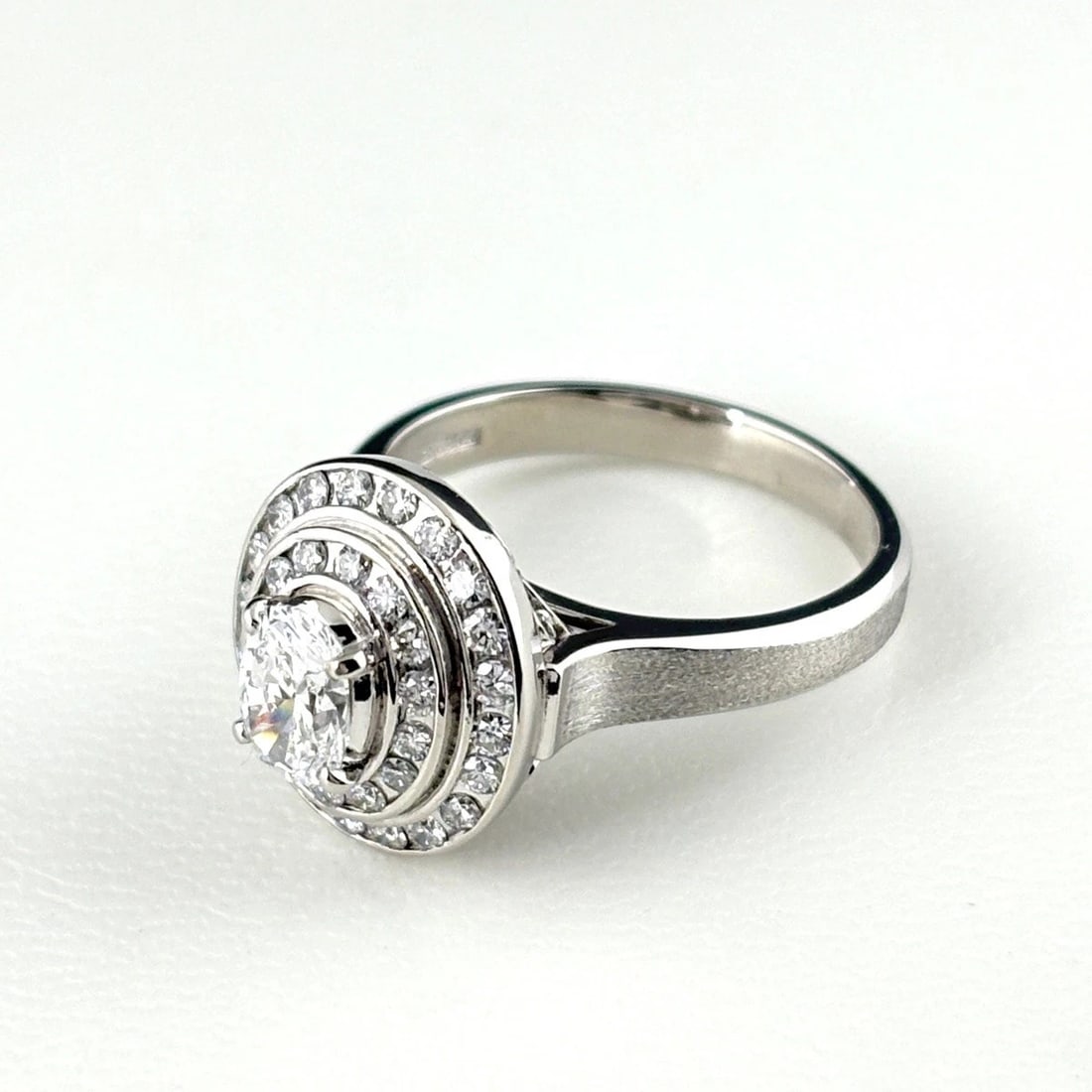 DIAMOND DESIGN RING PLATINUM MELEE DIAMOND RING PT900: Diamond Design Ring Platinum Melee Diamond Ring Pt900 Brand: Unbranded Type/Style: Ring Material: Pt900, Main Stone Natural Color: None Size: US6.5 Accessories: None Accessories Notice: Wh