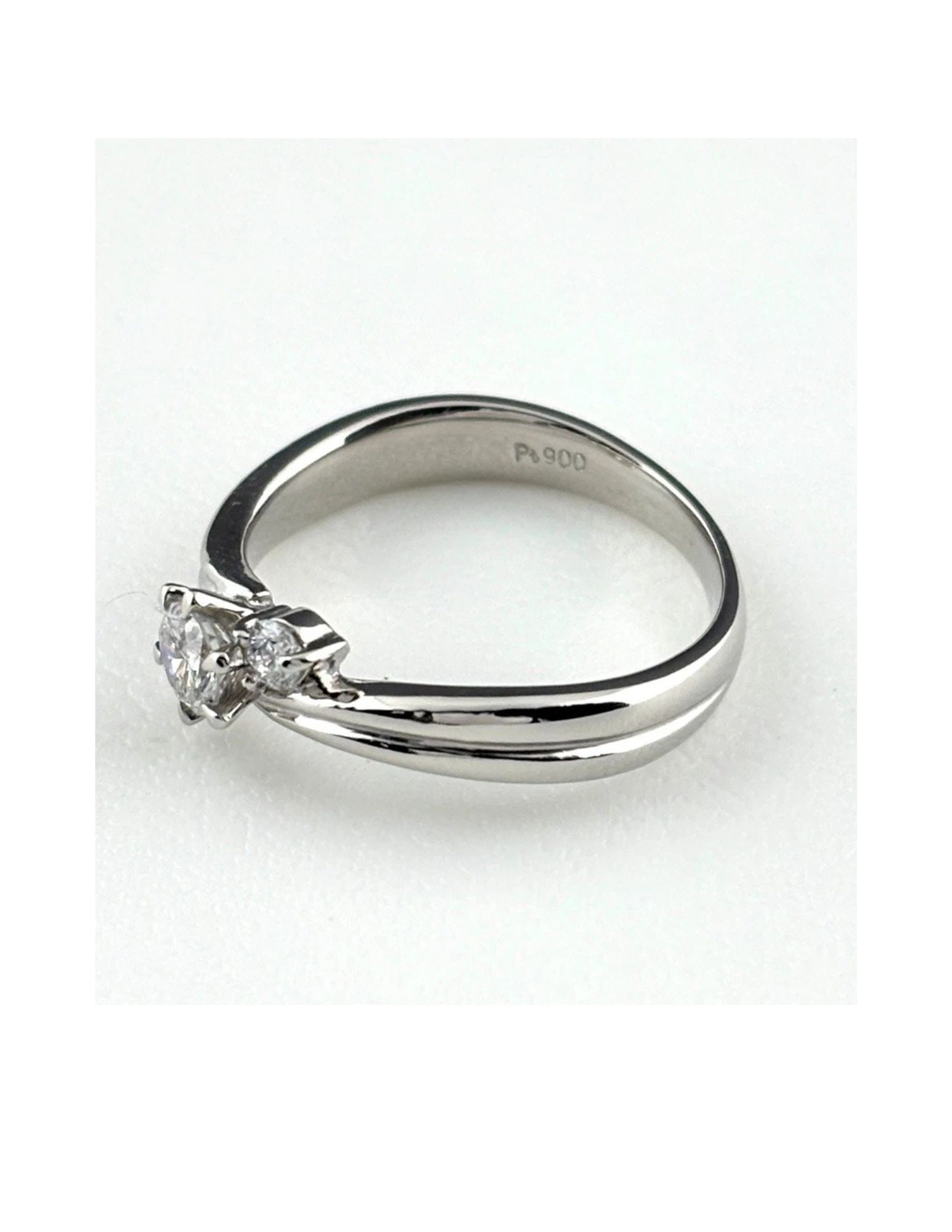 DIAMOND DESIGN RING PLATINUM MELEE DIAMOND RING PT900: Diamond Design Ring Platinum Melee Diamond Ring Pt900 Brand: Unbranded Type/Style: Ring Material: Pt900, Main Stone Natural Color: None Size: US5 Accessories: None Accessories Notice: When