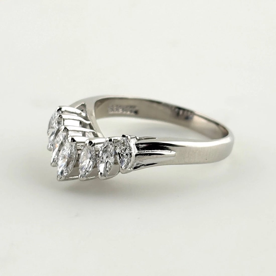 MELEE DIAMOND DESIGN RING PLATINUM RING PT900 DIAMOND (1 of 4)