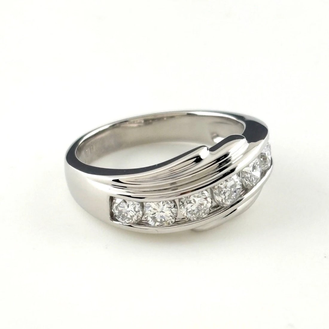 MELEE DIAMOND DESIGN RING PLATINUM RING: Melee Diamond Design Ring Platinum Ring Brand: Unbranded Type/Style: Ring Material: Pt900, Main Stone Natural Color: None Size: US6.5 to 7 Accessories: None Accessories Notice: When purcha