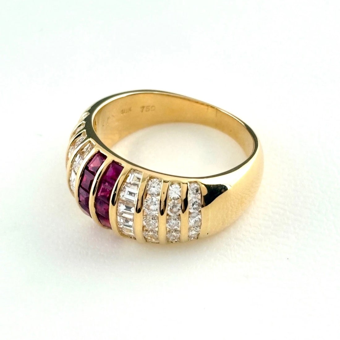 RUBY DESIGN RING YG RING MELEE DIAMOND RING: Ruby Design Ring Yg Ring Melee Diamond Ring Brand: Unbranded Type/Style: Ring Material: 750 YG, Main Stone Ruby /Secondary Stone:Natural Color: YG Size: US6 Accessories: None Accessories Notice: When