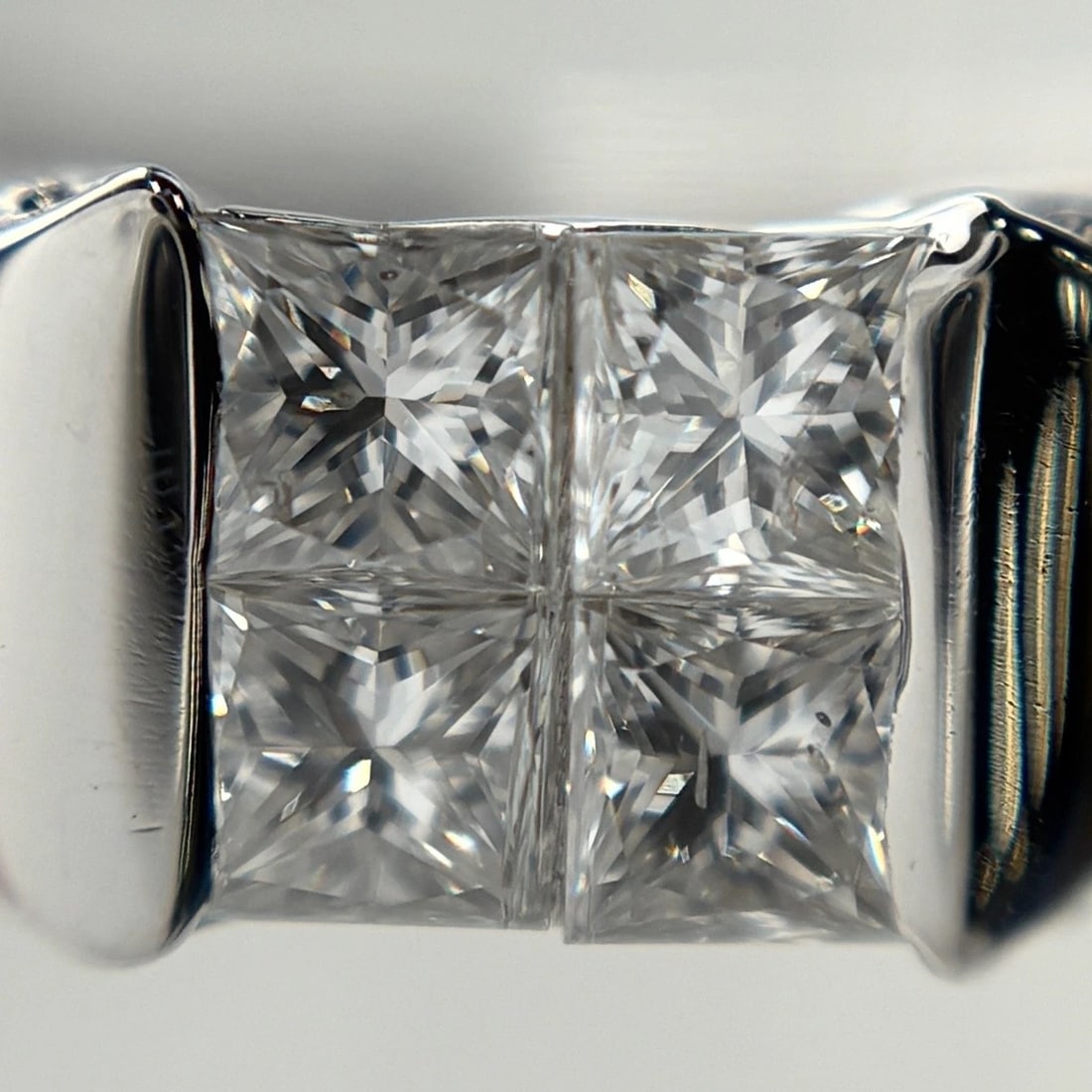 MELEE DIAMOND DESIGN RING PLATINUM RING PT900 DIAMOND: Melee Diamond Design Ring Platinum Ring Pt900 Diamond Brand: Unbranded Type/Style: Ring Material: Pt900, Main Stone Natural Color: None Size: US5.5 Accessories: None Accessories Notice: When