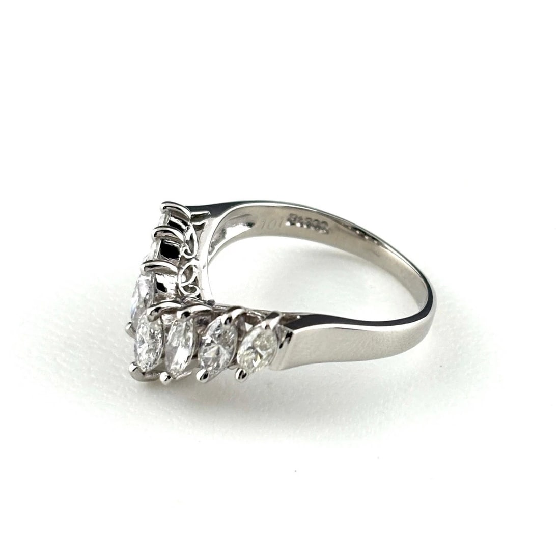 MELEE DIAMOND PLATINUM RING PT900 DIAMOND: Melee Diamond Platinum Ring Pt900 Diamond Brand: Unbranded Type/Style: Ring Material: Pt900, Main Stone Natural Color: None Size: US5.5 Accessories: None Accessories Notice: When purchasing pre-owned