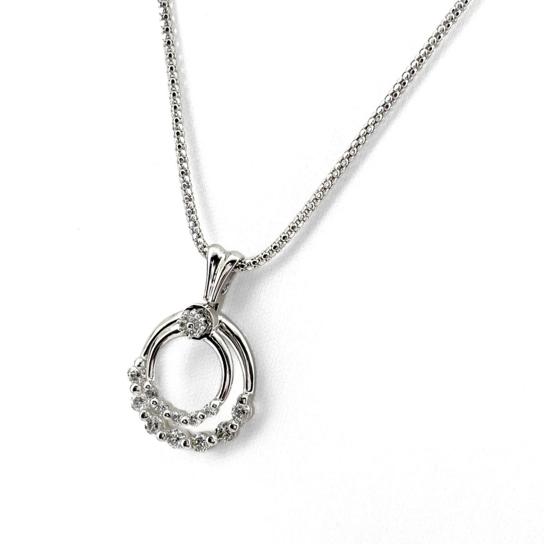 MELEE DIAMOND PLATINUM WG PENDANT NECKLACE: Melee Diamond Platinum Wg Pendant Necklace Brand: Unbranded Type/Style: Necklace Material: Pt900, Main Stone Natural Color: None Size: 28.8x18.6mm(1.1") Accessories: None Accessories Notice: When