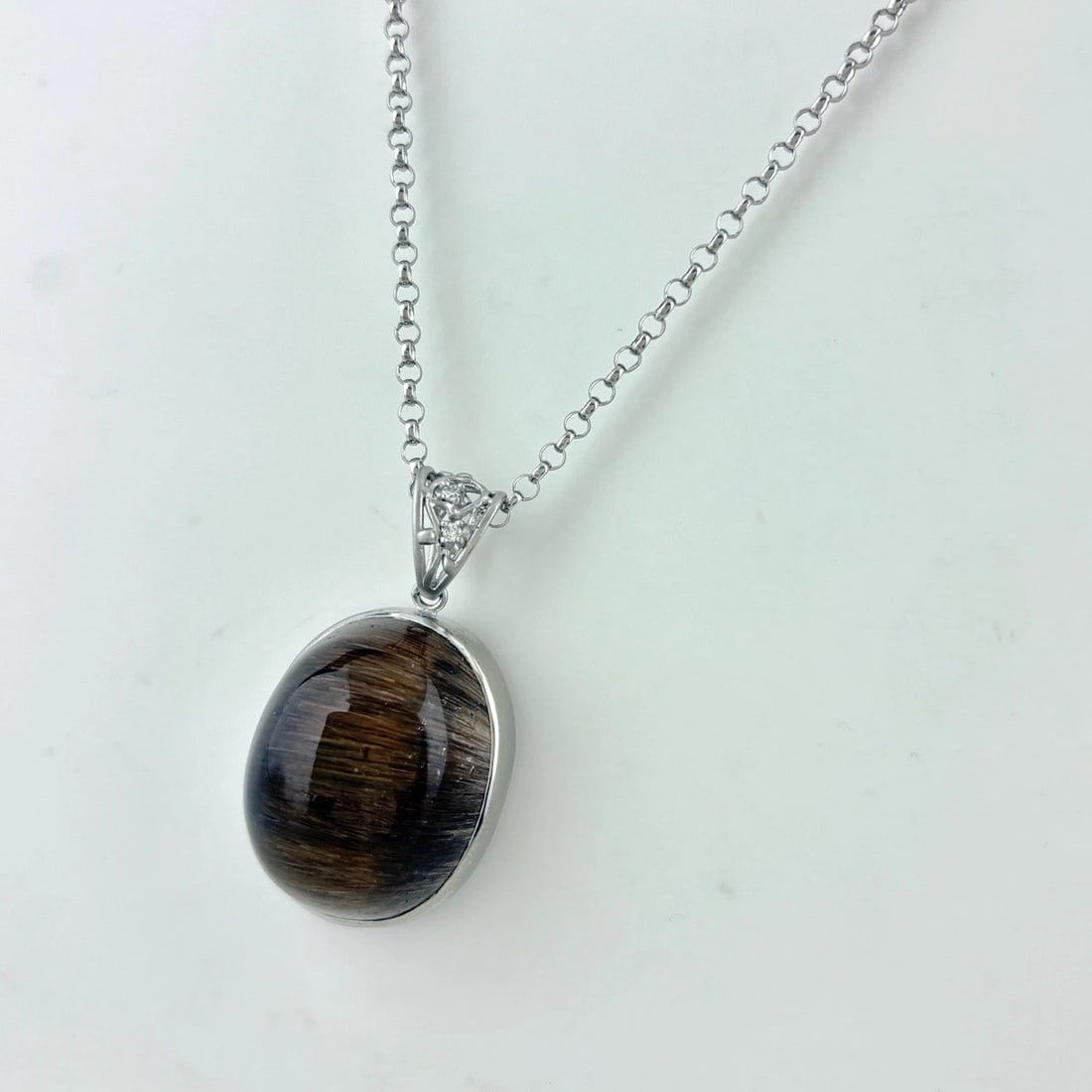 RUTILE QUARTZ CAT'S EYE DESIGN NECKLACE WG PENDANT MELEE DIAMOND: Rutile Quartz Cat'S Eye Design Necklace Wg Pendant Melee Diamond Brand: Unbranded Type/Style: Necklace Material: 18K WG, Main Stone Quartz /Secondary Stone:Natural Color: WG Size: 41.7x23.5mm(1.6")