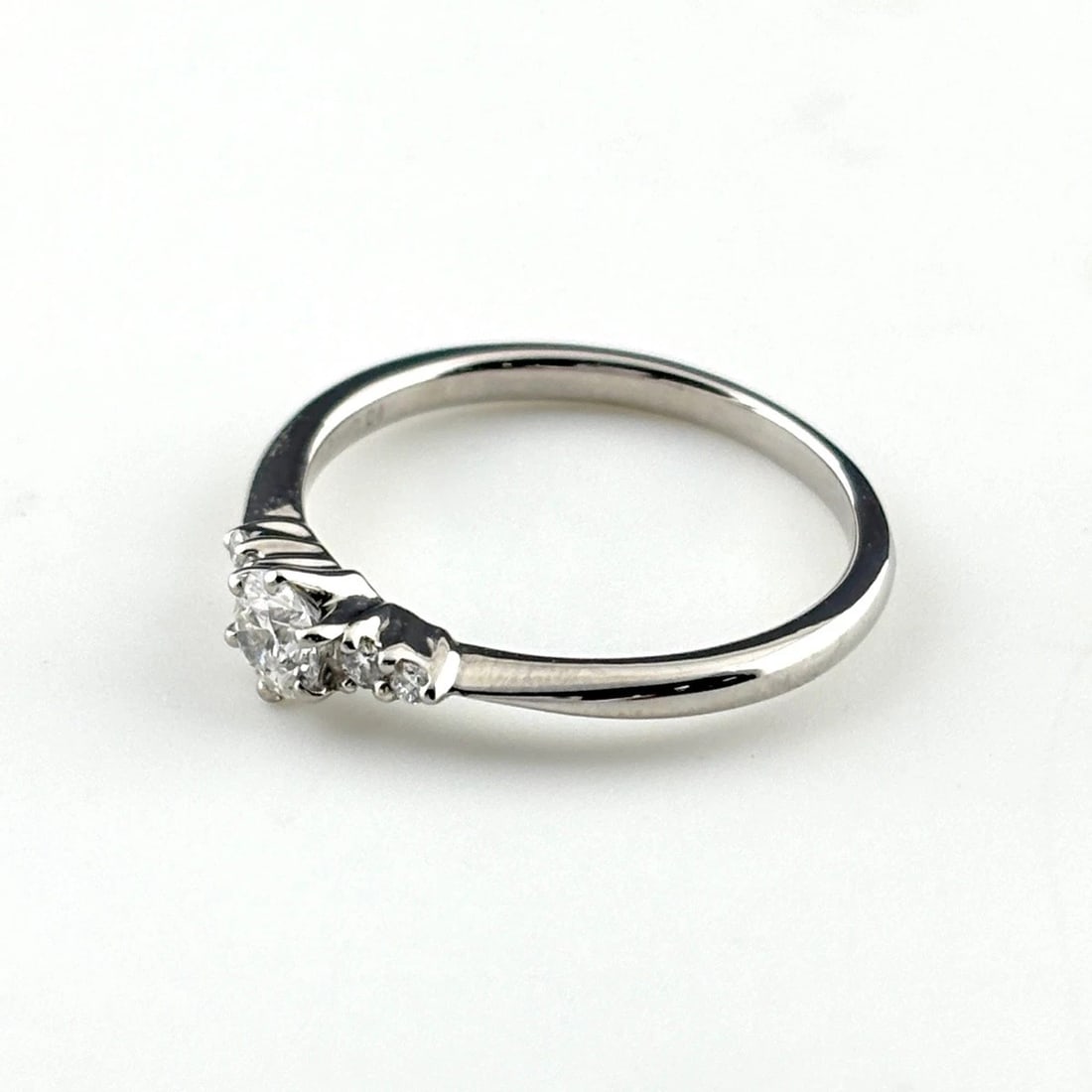 DIAMOND DESIGN RING PLATINUM MELEE DIAMOND DISNEY RING: Diamond Design Ring Platinum Melee Diamond Disney Ring Brand: Unbranded Type/Style: Ring Material: Pt900, Main Stone Natural Color: None Size: US6 to 6.5 Accessories: None Accessories Noti