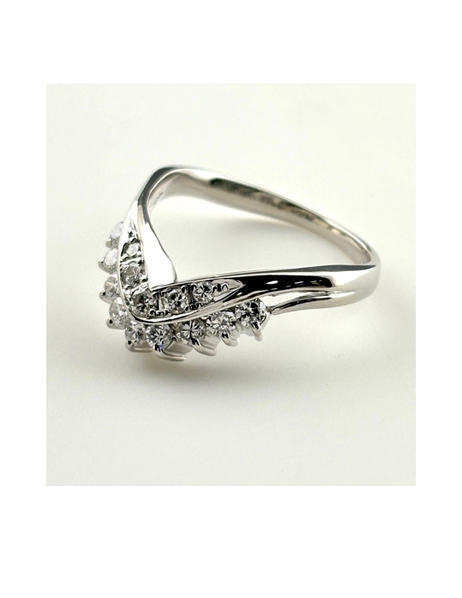 MELEE DIAMOND DESIGN RING PLATINUM RING PT900 DIAMOND: Melee Diamond Design Ring Platinum Ring Pt900 Diamond Brand: Unbranded Type/Style: Ring Material: Pt900, Main Stone Natural Color: None Size: US6.5 Accessories: None Accessories Notice: When