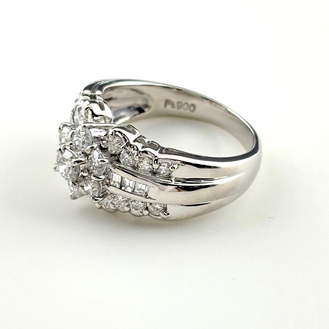 MELEE DIAMOND DESIGN RING PLATINUM RING PT900: Melee Diamond Design Ring Platinum Ring Pt900 Brand: Unbranded Type/Style: Ring Material: Pt900, Main Stone Natural Color: None Size: US5 Accessories: None Accessories Notice: When purchas