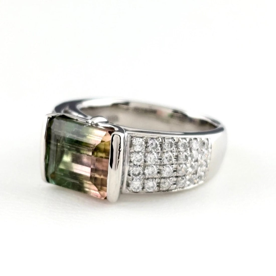 PARTICOLORED TOURMALINE DESIGN RING PLATINUM RING: Particolored Tourmaline Design Ring Platinum Ring Brand: Unbranded Type/Style: Ring Material: Pt900, Main Stone Tourmaline /Secondary Stone:Natural Color: None Size: US6 Accessories: None Accessories